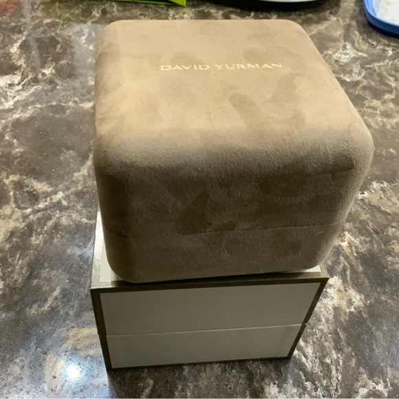 Set of David Yurman gift boxes and ribbons, new, never used. - Picture 2 of 4